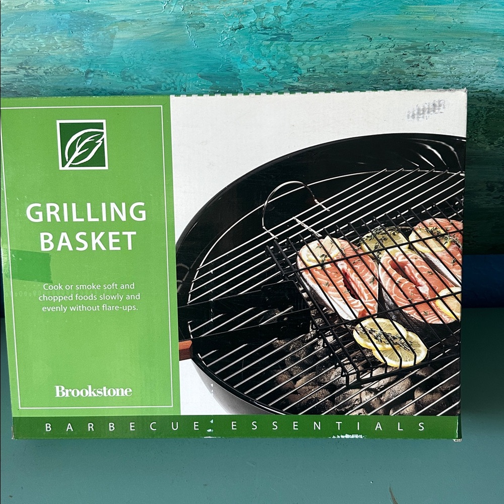 New in Box Brookstone Grilling Basket Hold Food Securely Long Handle stays cool